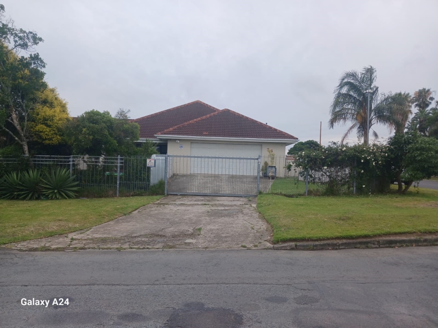 5 Bedroom Property for Sale in Beacon Bay Eastern Cape